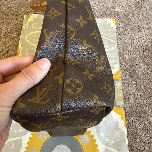 Louis Vuitton large should tote bag - Picture 13 of 16